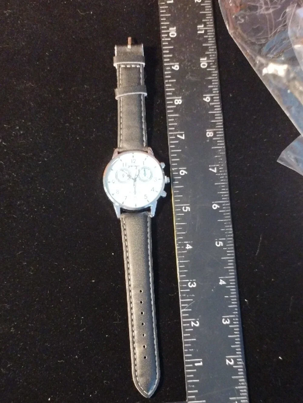 Men's Black Leather Strap Watch - Unbranded